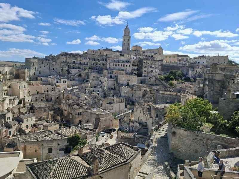 Matera – orasul cu case sapate in stanca