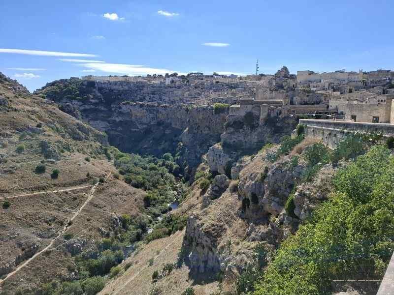 Matera-orasul-caselor-sapate-in-stanca